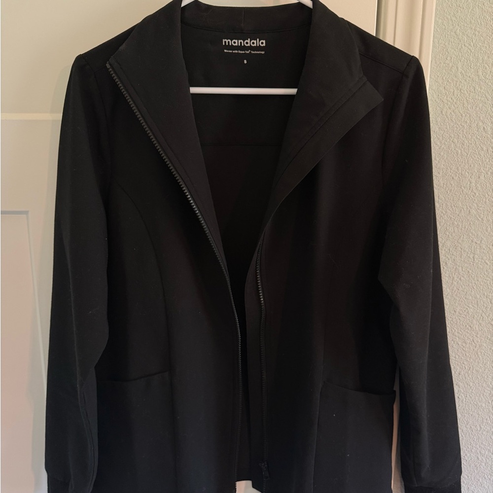 Mandala Women's Black Zip-Front Scrub Jacket